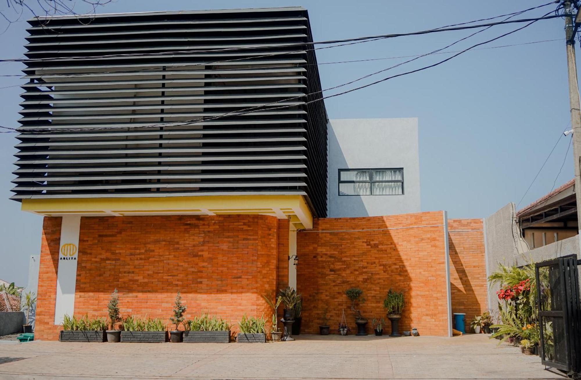 Arlita Guesthouse Cianjur Exterior photo